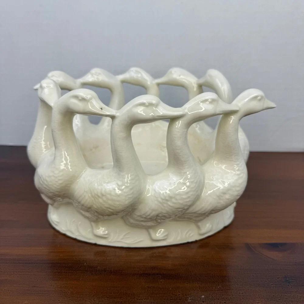 Vintage‎ 1983 Ceramic Circle of Geese Duck Centerpiece Bowl Cream 9.5in